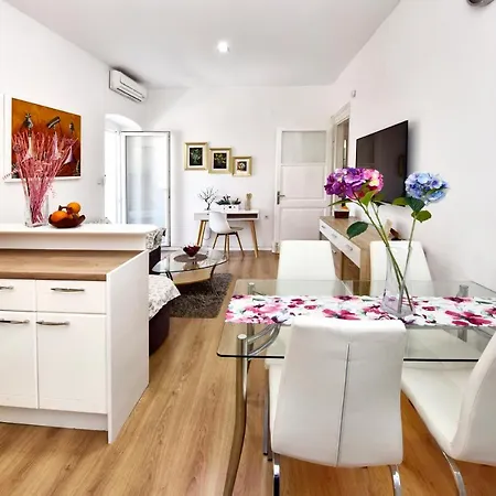 Aria Two Bedroom With Terrace In The Center Διαμέρισμα Πόρετς