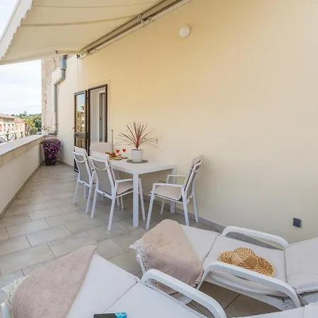 Διαμέρισμα Aria Two Bedroom With Terrace In The Center