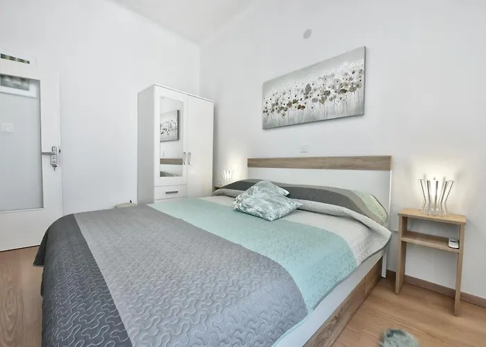 Premium Aria アパート