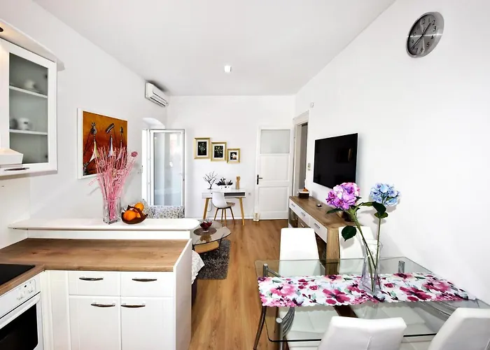 Premium Aria アパート *