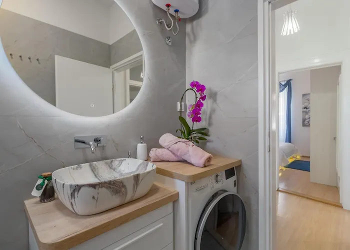 Premium Aria アパート ポレッチ